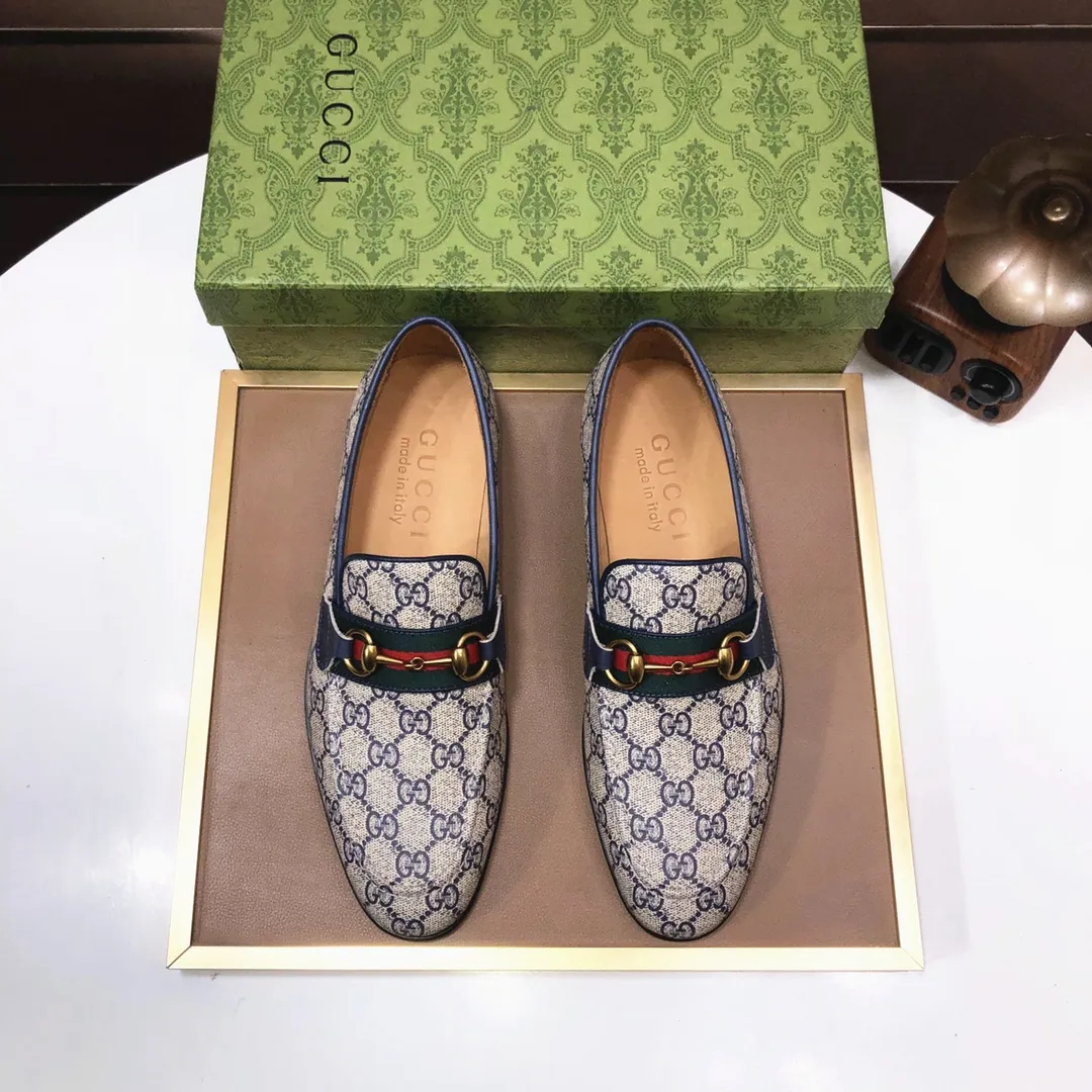 Men's shoes💰500💰Italy's top luxury men's shoe giant (GUCCI) (Gucci) (full cowhide lining) new arrival🍃Original European style🔰 Pleasant to the eye😍In order to make the shoes more durable and non-deformable🌀The production continues to follow traditional methods but there is still no lack of innovation💪Choose original sheepskin for the leather♻️ Smooth and natural And extra bright ⭐Made of imported cowhide, the first choice of rich people 38-45 (45 customized)